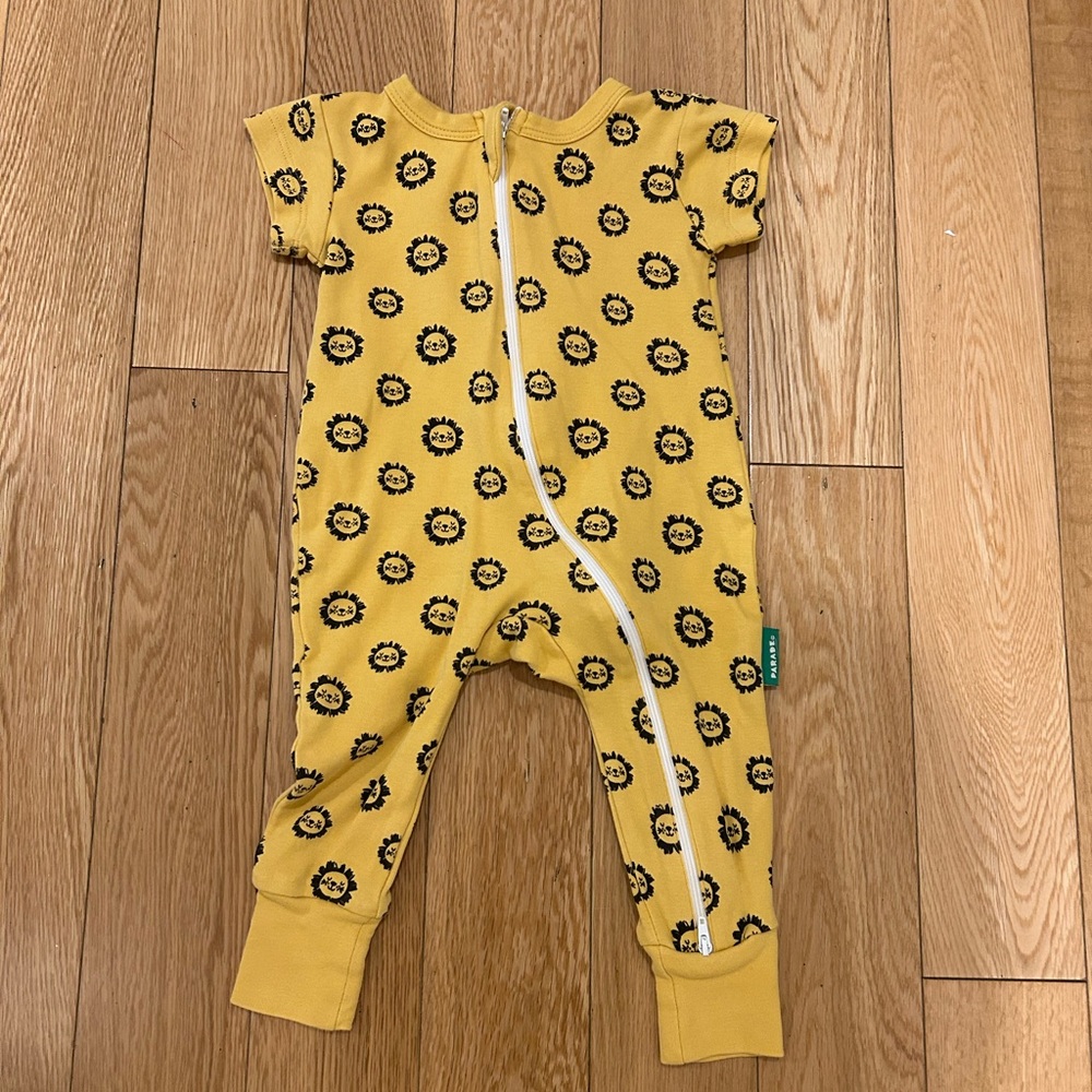 Parade organic cotton lion onsie